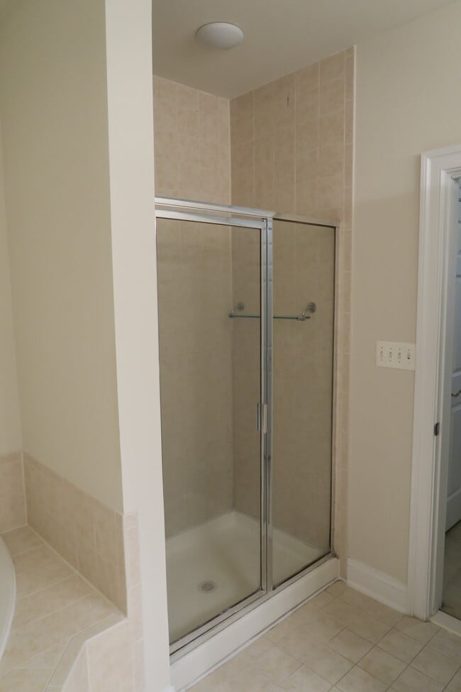 Building Photo - 315 King Farm Blvd