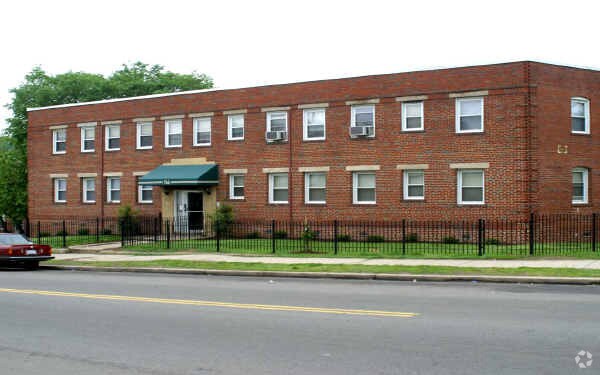 The Apartments at 116 44th St - 116 44th St NE