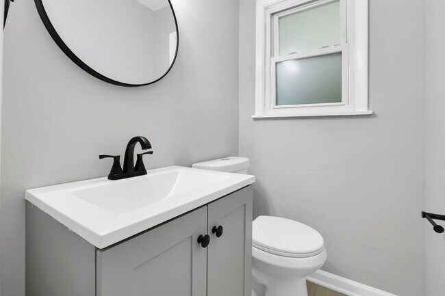 Building Photo - 869 Afton-