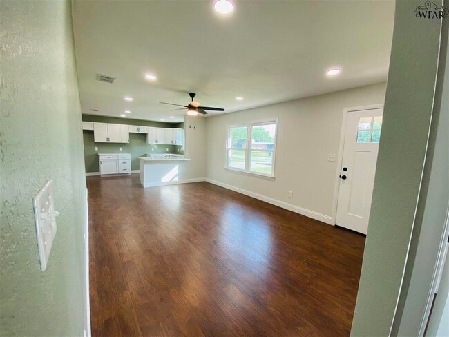 Building Photo - 4808 Alamo Dr