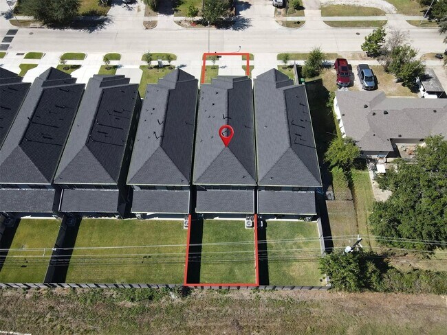 Building Photo - Wycliffe Dr.