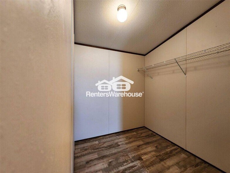 Building Photo - 8021 Parker Elaine Dr
