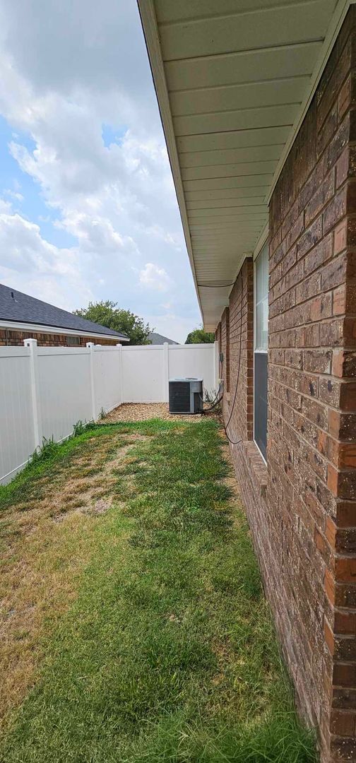 Building Photo - Beautiful 3 bedroom, 2 bath home for rent, Available to view 3/2/26