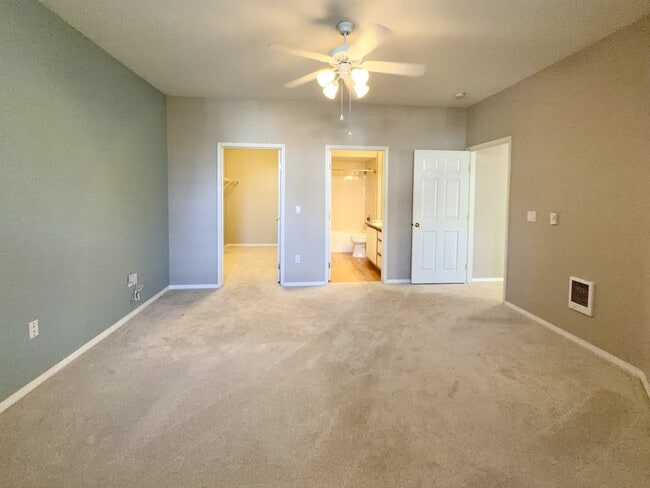 Building Photo - 1231 NE Horizon Loop