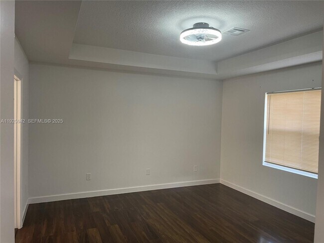 Building Photo - 10739 Oak Bend Way