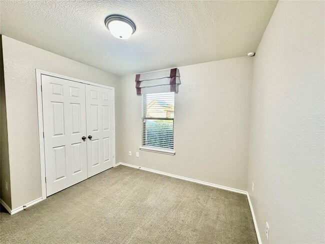 Building Photo - 102 Schuylerville Dr