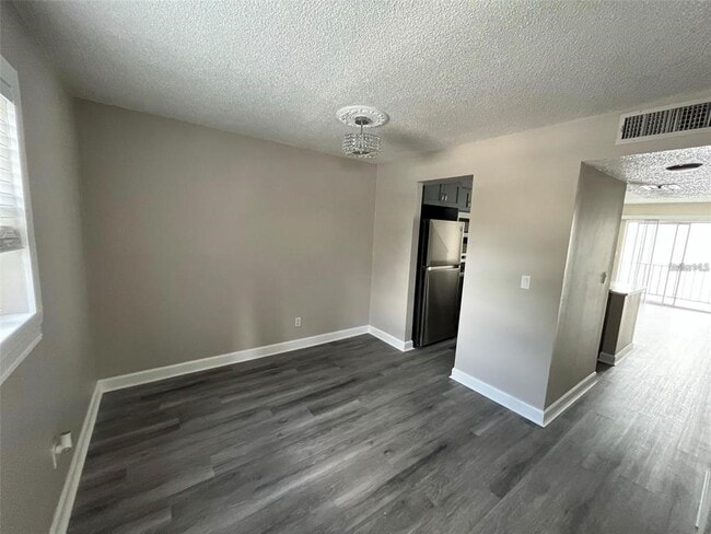 Building Photo - 705 Russell Ln