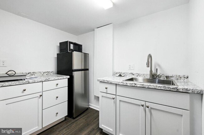 Building Photo - 8015 Steeple Chase Ct