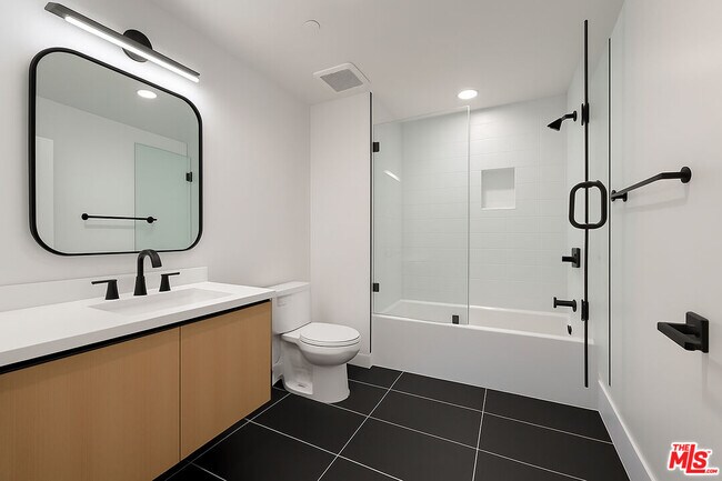 Building Photo - 5813 Lexington Ave