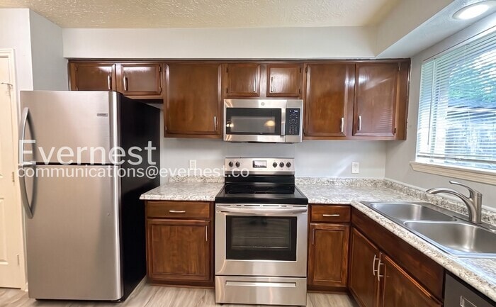 Building Photo - 6406 Summer Ridge Dr