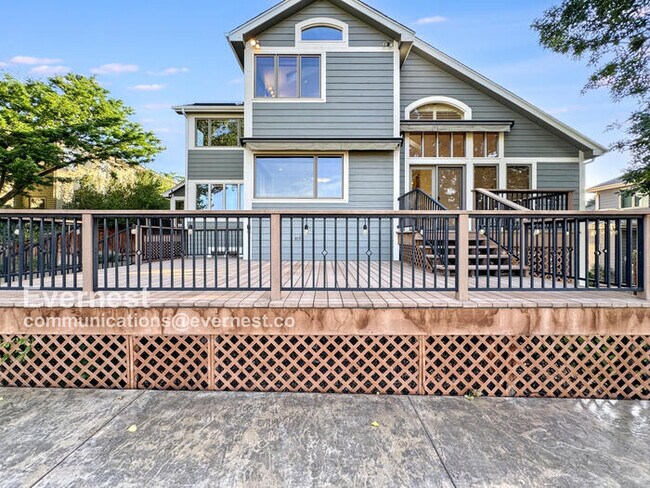 Building Photo - 990 Utica Cir