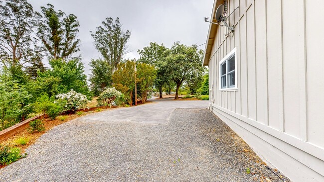 Building Photo - 7705 Starr Rd