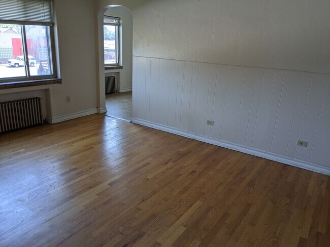 Building Photo - Lovely One Bedroom Apartment - Conveniently Located!