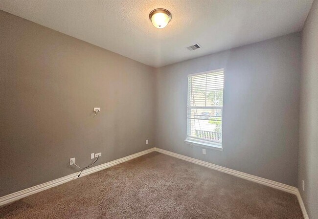Building Photo - 7638 Bronze Trail Dr