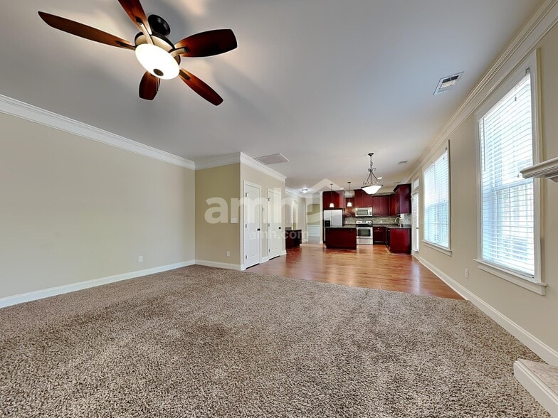 Building Photo - 112 Broken Bit Cir