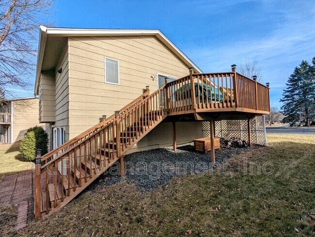 Building Photo - 351 Oakwood Dr