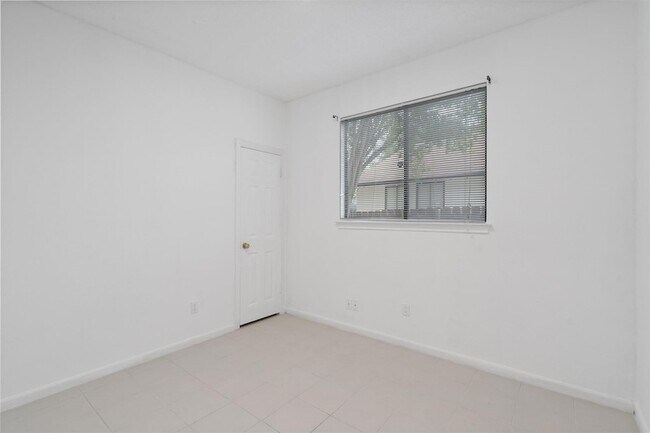 Building Photo - 1708 Woodwind Ln