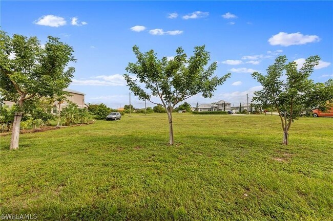 Building Photo - 1013 NE 15th St