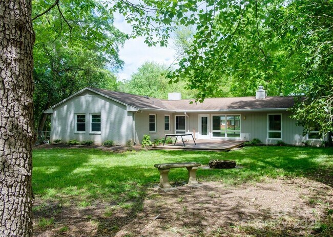 Building Photo - 1123 Lynbrook Dr