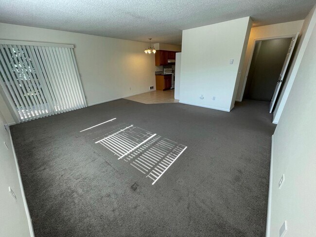 Building Photo - Application Pending - 2 Bedroom Condo for Rent - Hood River
