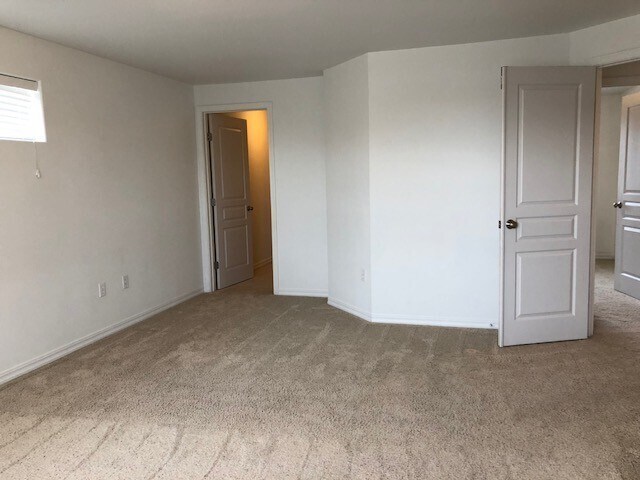 Building Photo - 4 Bedroom 2.5 Bath with 2 car garage