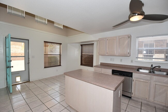 Building Photo - 10893 Alfredo Vasquez Pl