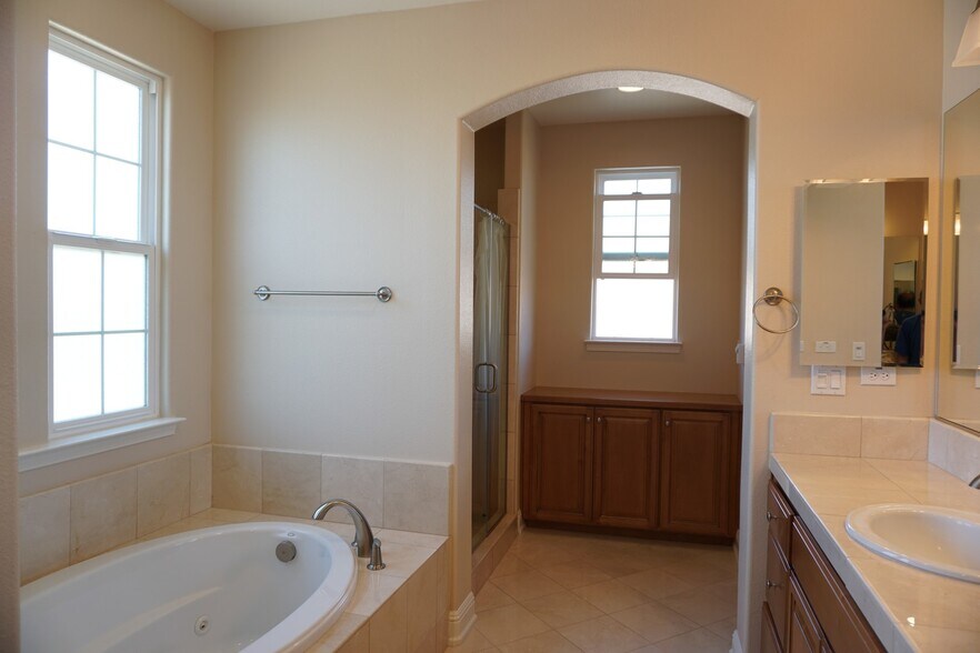 Building Photo - 18261 Bautista Cir
