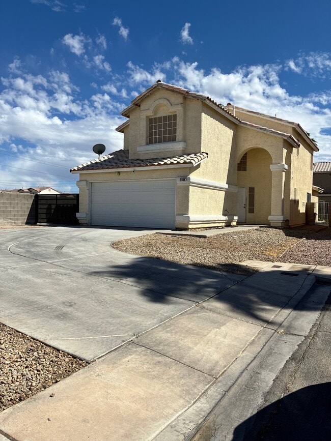 Building Photo - 5969 Woodfield Dr