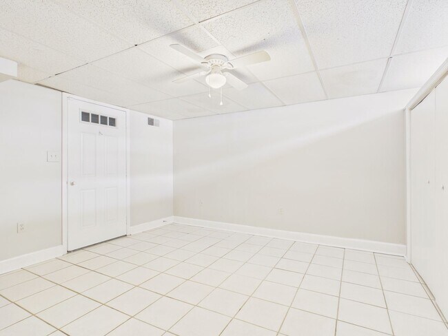 Building Photo - 2 Bedroom Single Family with Bonus Room