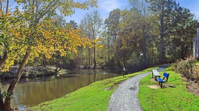 Building Photo - 3600 Park Lake Ln