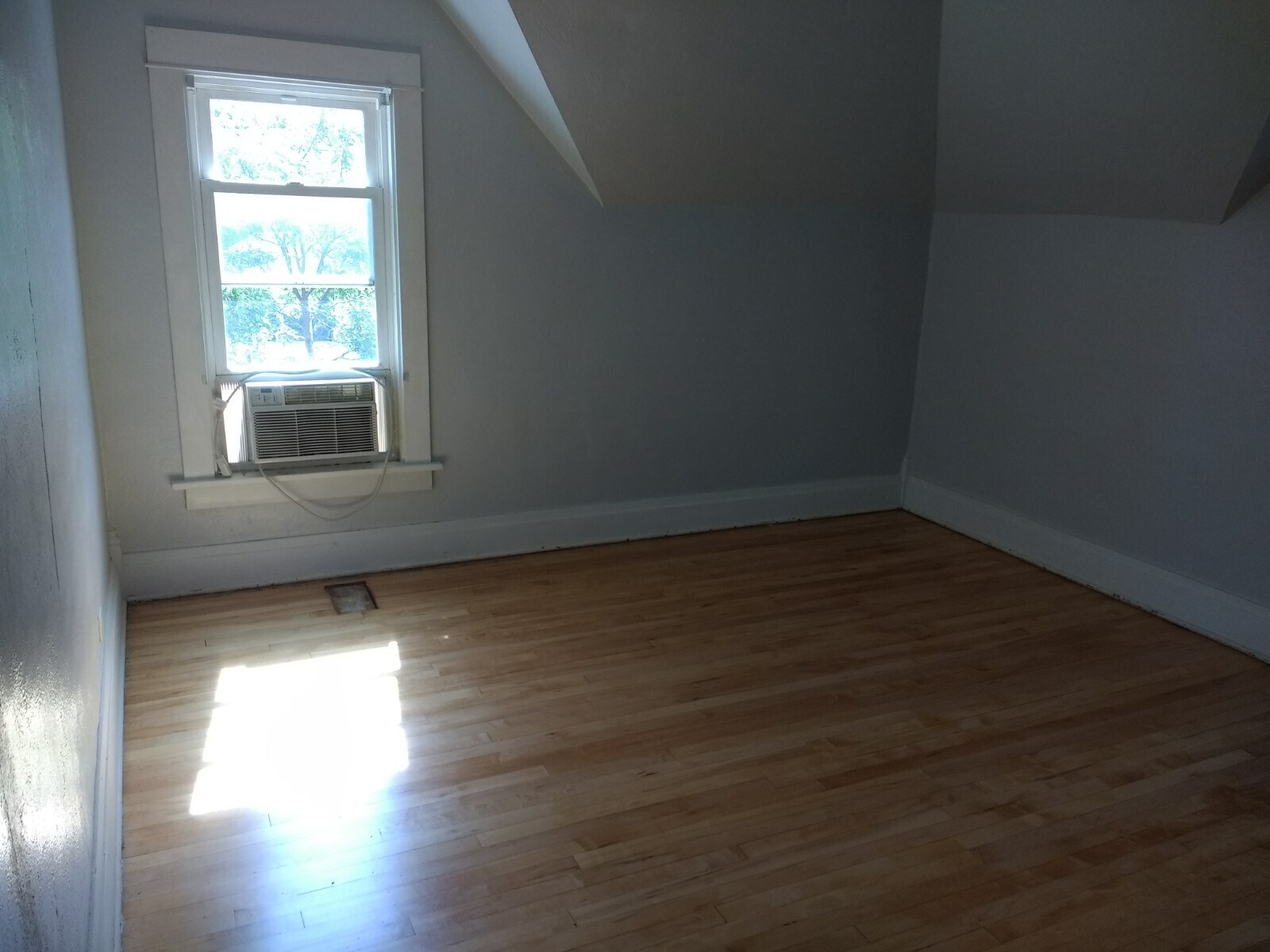 Building Photo - 320 Platt St