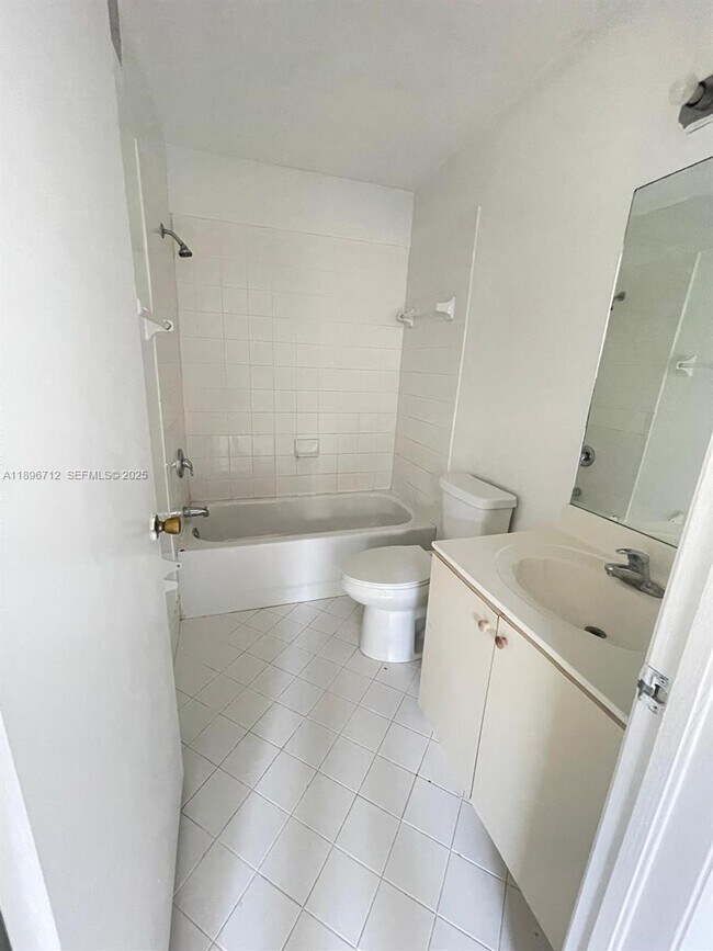 Building Photo - 2921 SE 13th Rd