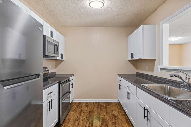 Building Photo - Affordable in the Heart of Jacksonville