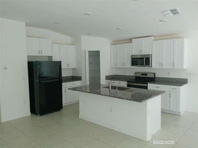 Building Photo - 1646 Red Loop