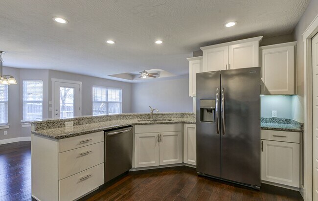 Building Photo - 343 Holts Lake Dr