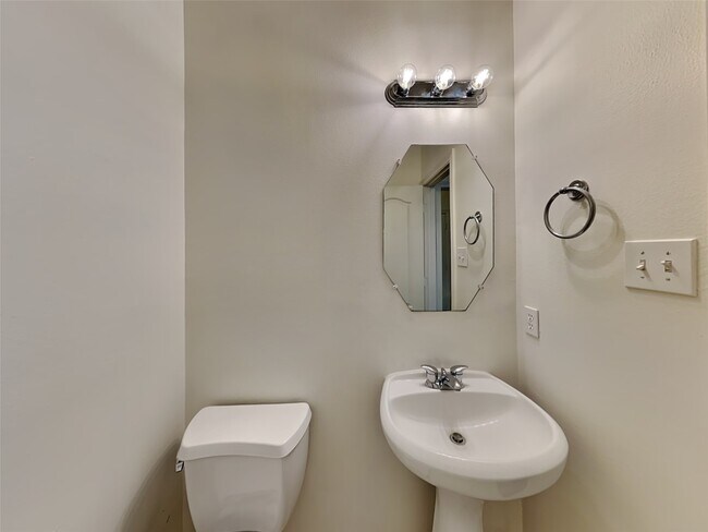 Building Photo - 28726 Hidden Cove Dr