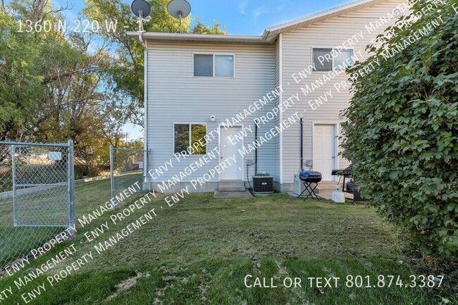 Building Photo - Charming 2 Bed, 2 Bath Home with Versatile...