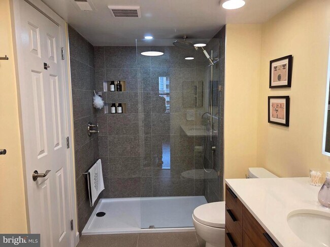 Building Photo - 1200 Braddock Pl