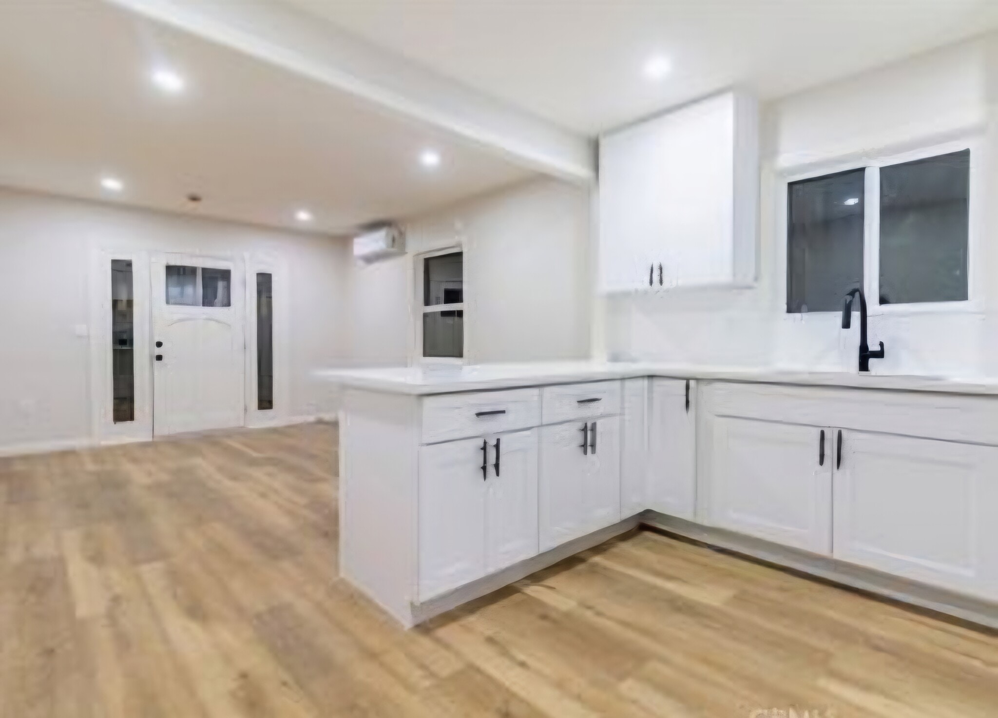 Building Photo - 9168 Cypress Ave