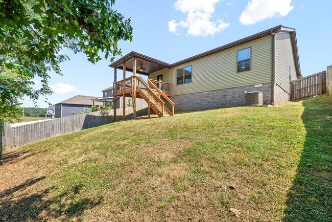 Building Photo - Pet Friendly Three Bedroom!