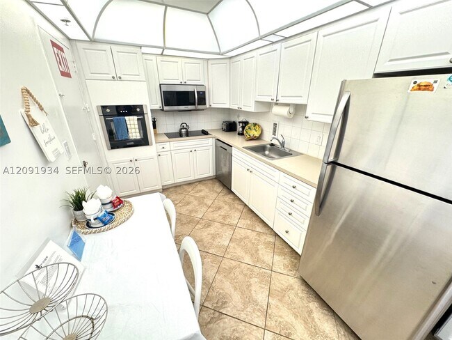 Building Photo - 3901 S Ocean Dr