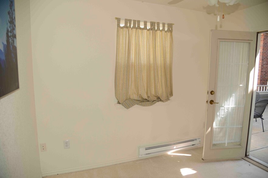Side Room - 648 S Yarrow St
