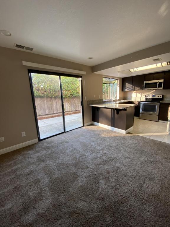 Building Photo - 555 Lighthouse Dr