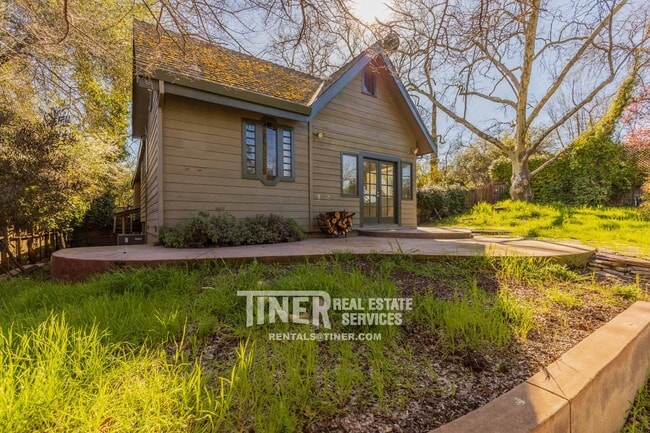Building Photo - Fair Oaks Village Charmer