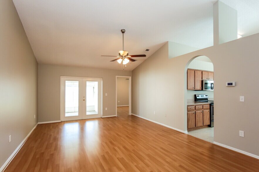 Building Photo - 2047 Sarah Louise Dr