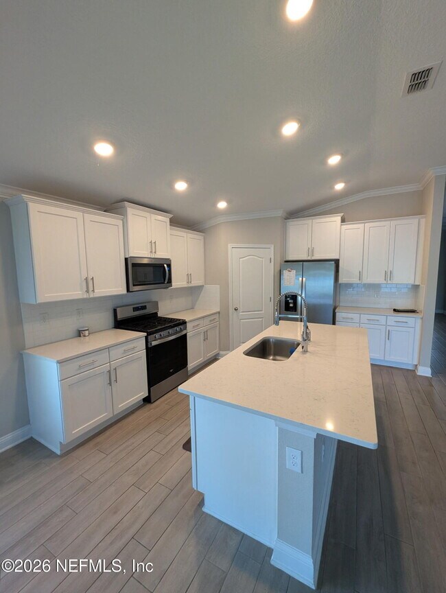 Building Photo - 721 Narvarez Ave