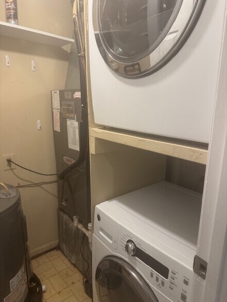 Building Photo - 13119 Shadyside Ln