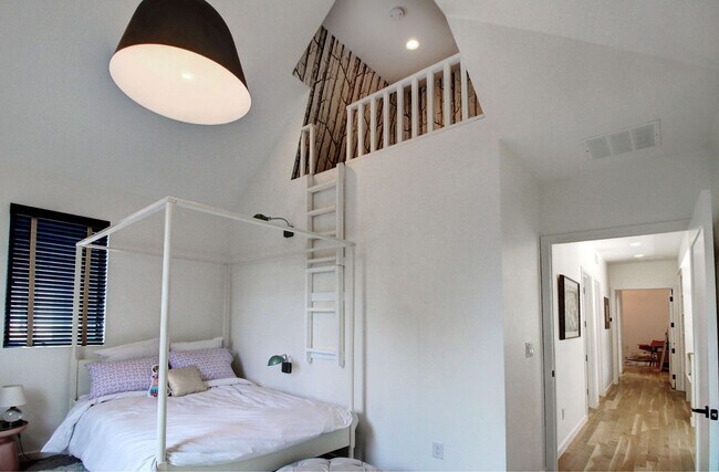 Building Photo - Luxury Living in the heart of Platte Park, 5bds, 4bas - Custom Finishes around every corner