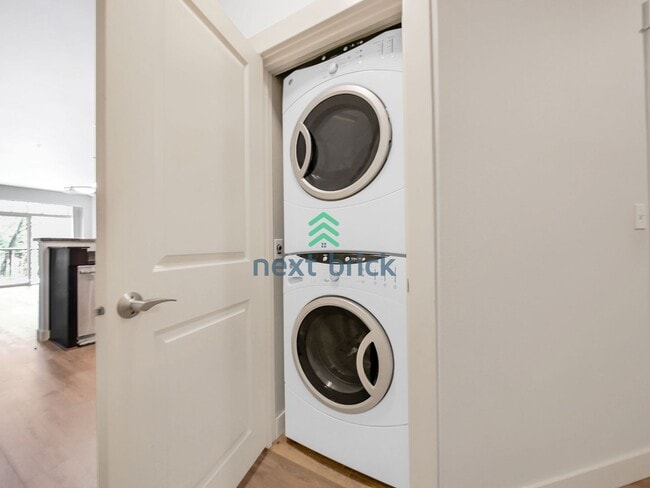 Building Photo - Beautiful 2 Bed 2 Bath for Rent with desig...