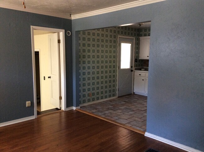 Building Photo - 111 E 12th St